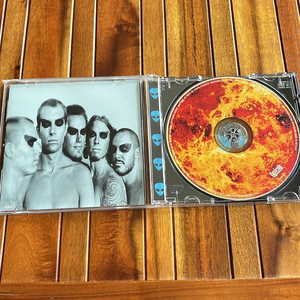 1995 311 CD​ - Picture 3 of 4
